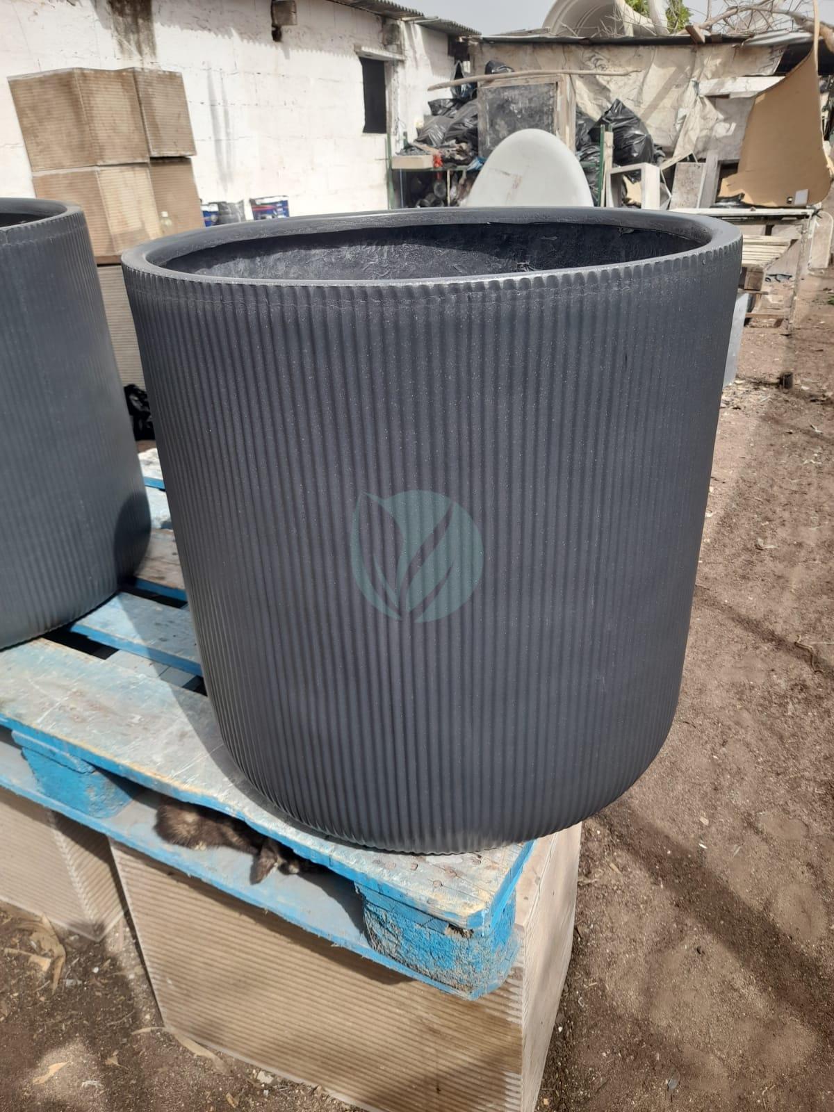 Pot cylindrique en polystone – Image 2
