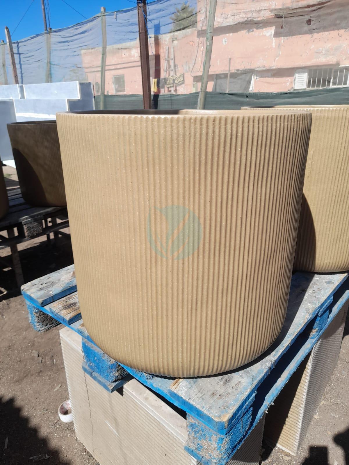 pot cylindrique polystone